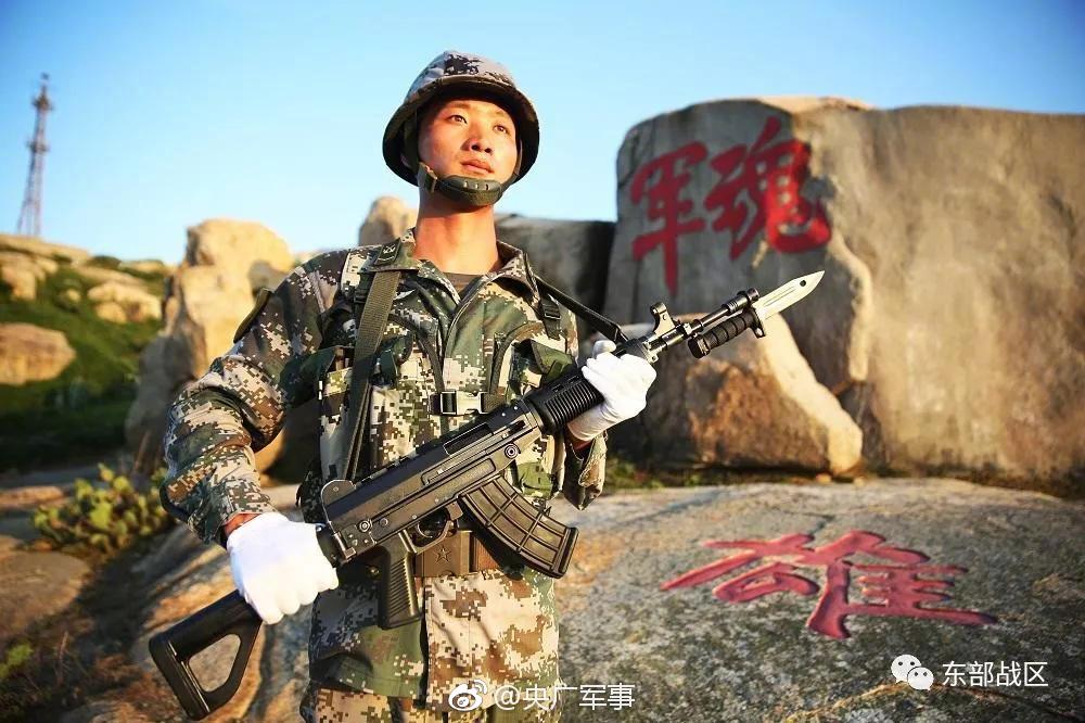 門(mén)前1米打飛曼聯(lián)讀秒絕殺機(jī)會(huì) ，舍什科德里赫特同時(shí)搶點(diǎn)打飛