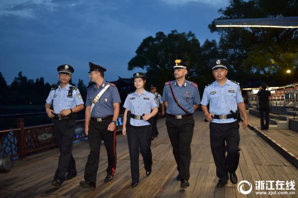 卡拉格：阿莫林要不是長得很帥，可能早就被曼聯(lián)解雇了